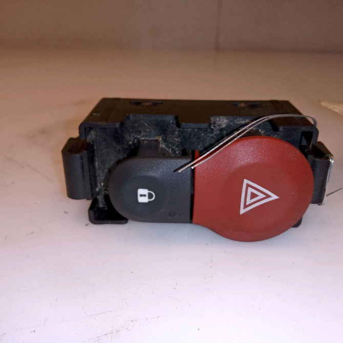 Bouton de warning occasion RENAULT KANGOO II 252105246R 1