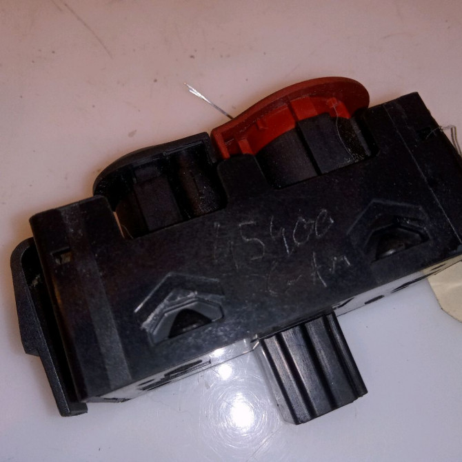 Bouton de warning occasion RENAULT KANGOO II 252105246R 3