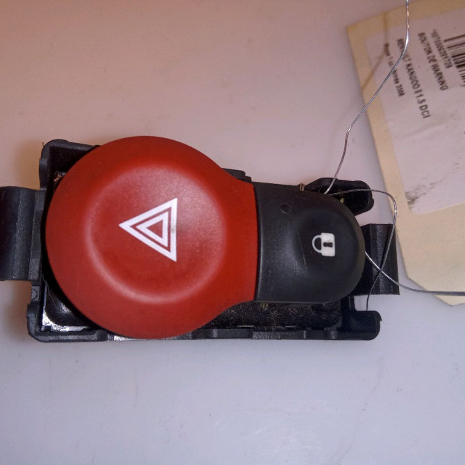 Bouton de warning occasion RENAULT KANGOO II Phase 1 01-2008->03-2013 1.5 DCI 105ch 252105246R 1