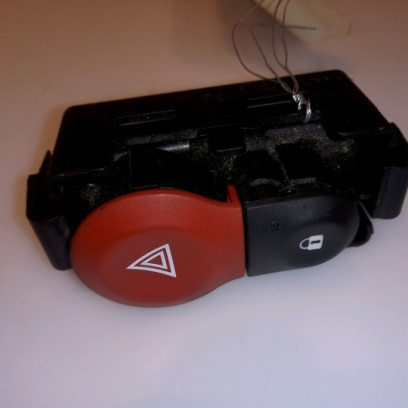 Bouton de warning occasion RENAULT KANGOO II Phase 1 01-2008->03-2013 1.5 DCI 90ch 252105246R