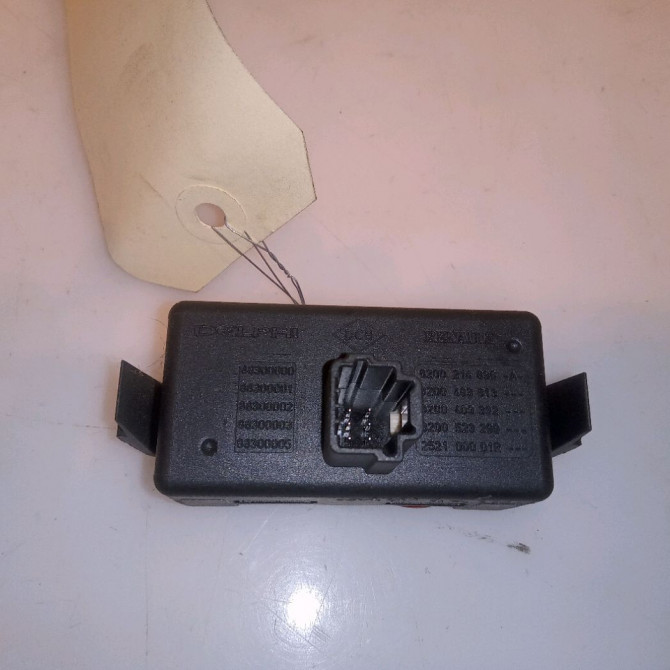 Bouton de warning occasion RENAULT KANGOO II Phase 1 01-2008->03-2013 1.5 DCI 105ch 252105246R 2