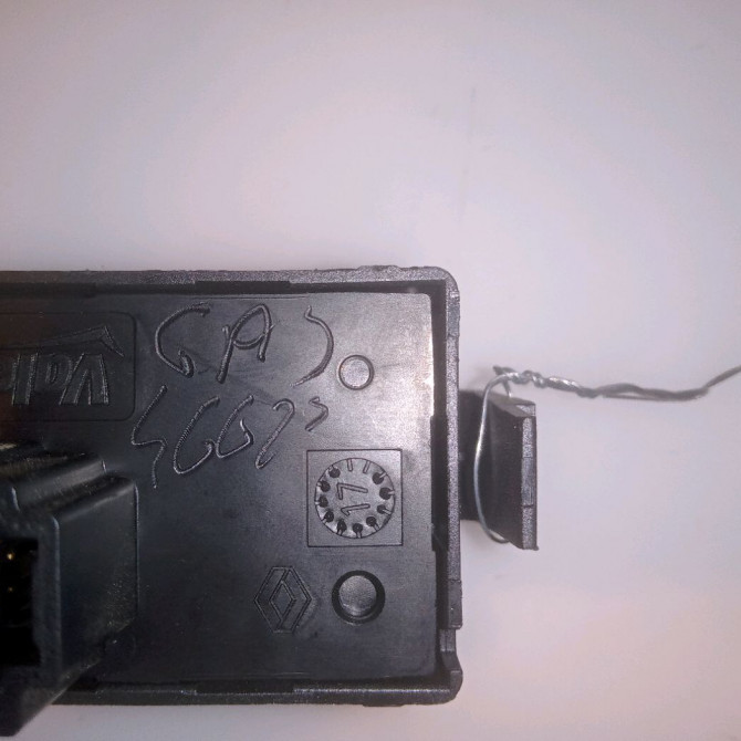 Bouton de warning occasion RENAULT KANGOO II Phase 2 01-2013->... 1.5 DCI 90ch 252105246R 3