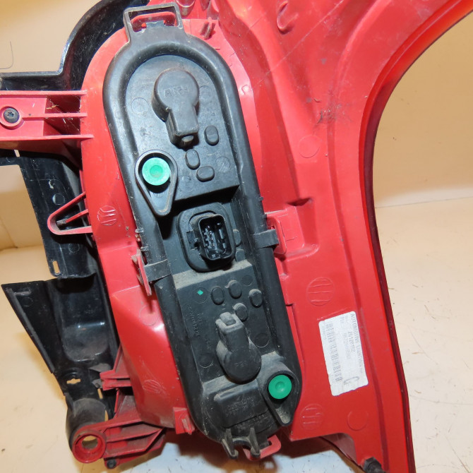 Feu arrière gauche occasion PEUGEOT 5008 I phase 2 09-2013->... 2.0 HDI 150ch 6350KH 2