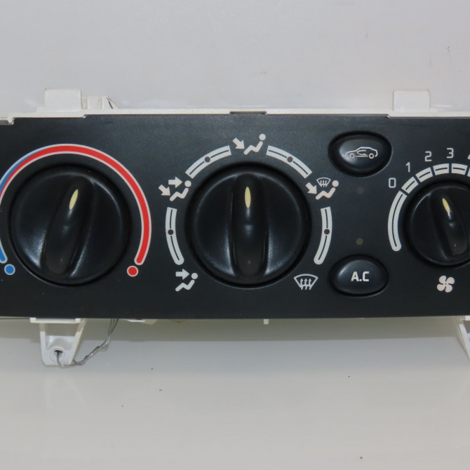 Commande de chauffage occasion RENAULT MEGANE SCENIC I Phase 1 09-1996->08-1999 1.6 7701045872 1