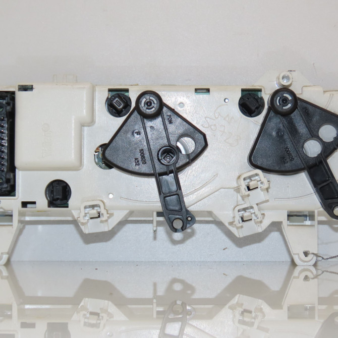 Commande de chauffage occasion RENAULT MEGANE SCENIC I Phase 1 09-1996->08-1999 1.6 7701045872 2