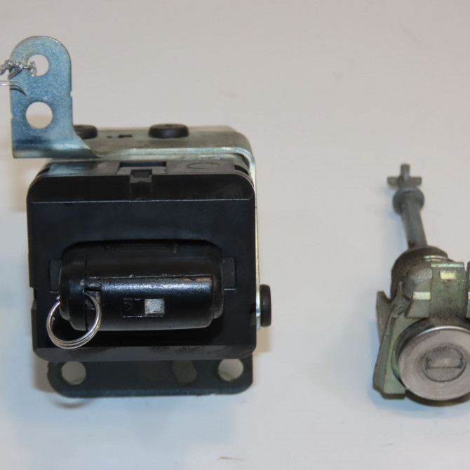 Kit serrures + antivol occasion TOYOTA COROLLA VERSO II Phase 1 05-2004->06-2007 136 D-4D 690050F010 1