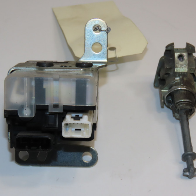 Kit serrures + antivol occasion TOYOTA COROLLA VERSO II Phase 1 05-2004->06-2007 136 D-4D 690050F010 2