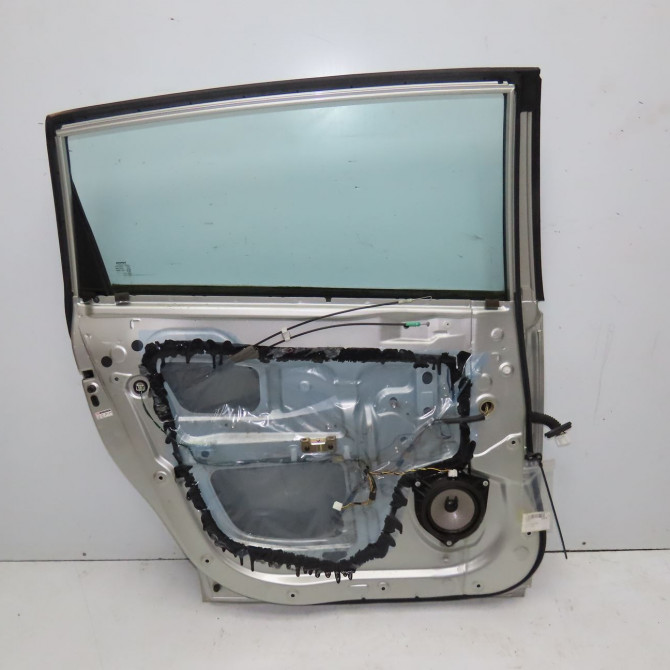 Porte arrière gauche occasion TOYOTA COROLLA VERSO II Phase 1 05-2004->06-2007 136 D-4D 670040F010 3