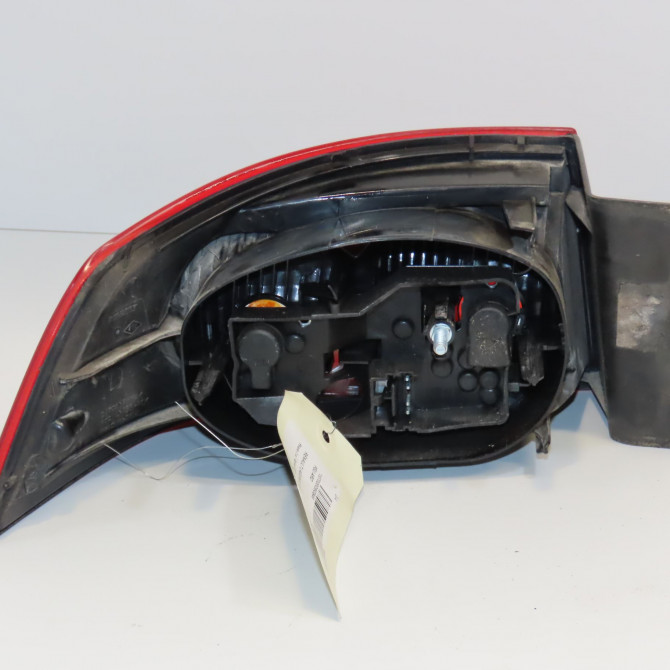 Feu arrière droit occasion RENAULT LAGUNA II Phase 2 03-2005->09-2007 1.9 DCI 125ch 8200262668 2
