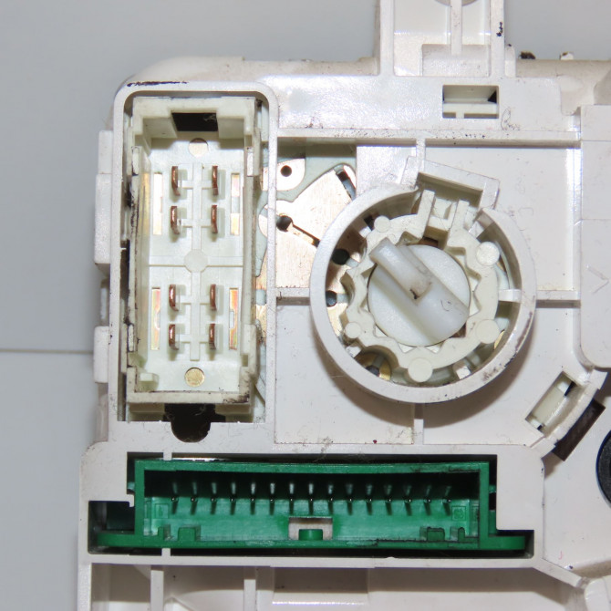 Commande de chauffage occasion RENAULT CLIO CAMPUS II Phase 2 07-2009->12-2012 1.2i 60ch 7701049073 3