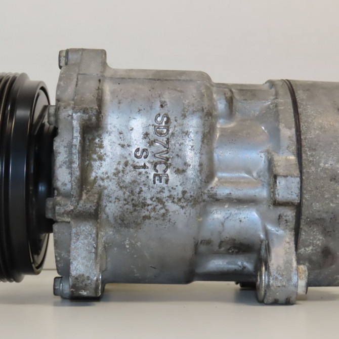 Compresseur air conditionne occasion VOLKSWAGEN CADDY III Phase 1 03-2004->07-2010 1.9 TDI 105ch 7H0820803F 2