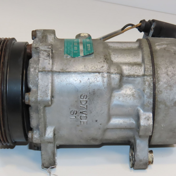 Compresseur air conditionne occasion VOLKSWAGEN TRANSPORTER V Phase 1 06-2003->08-2009 7H0820803F 2