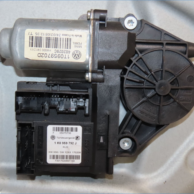 Mecanisme + moteur lève-glace avant droit occasion VOLKSWAGEN TOURAN I Phase 2 11-2006->09-2010 1.9TDI 90 1T1837462B 3