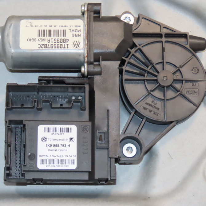 Mecanisme + moteur lève-glace avant droit occasion VOLKSWAGEN TOURAN I Phase 2 11-2006->09-2010 2.0TDi 16v 140ch 3