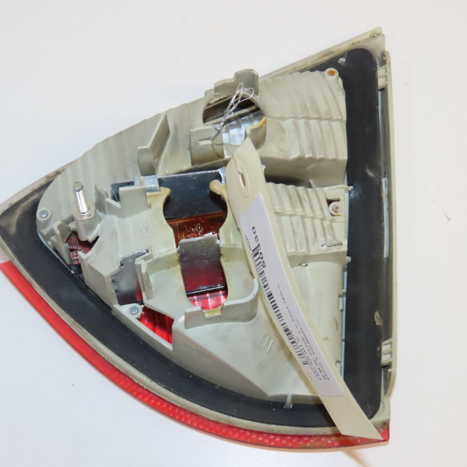 Feu arrière interieur gauche occasion B.M.W. SERIE 3 V Phase 1 04-1995->04-1999 320d 163ch 63217160063 2