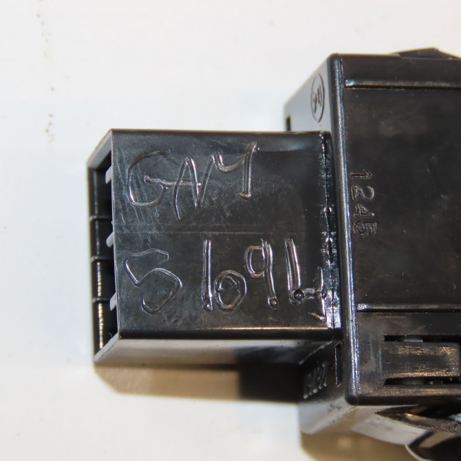 Commande lève-glace porte avant droite occasion FIAT PANDA II Phase 1 09-2003->12-2012 1.3 JTD 16v 75ch 735360837 3