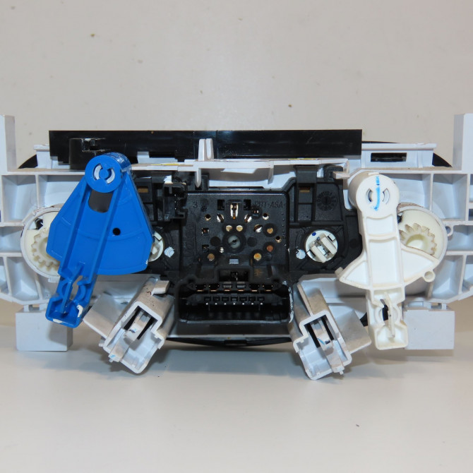 Commande de chauffage occasion DACIA DUSTER Phase 2 09-2013->... 1.5 DCI 110ch 275103362R 2