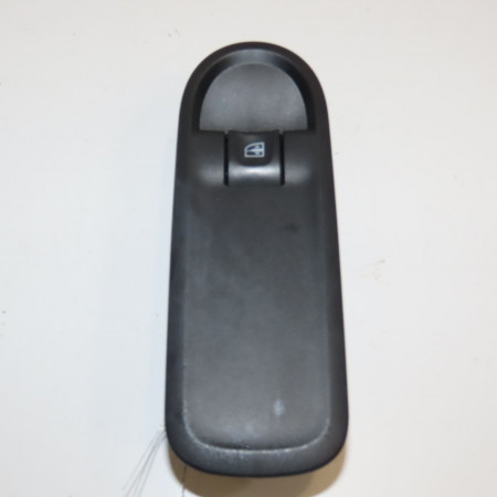 Commande lève-glace porte avant droite occasion DACIA DUSTER Phase 2 09-2013->... 1.5 DCI 110ch