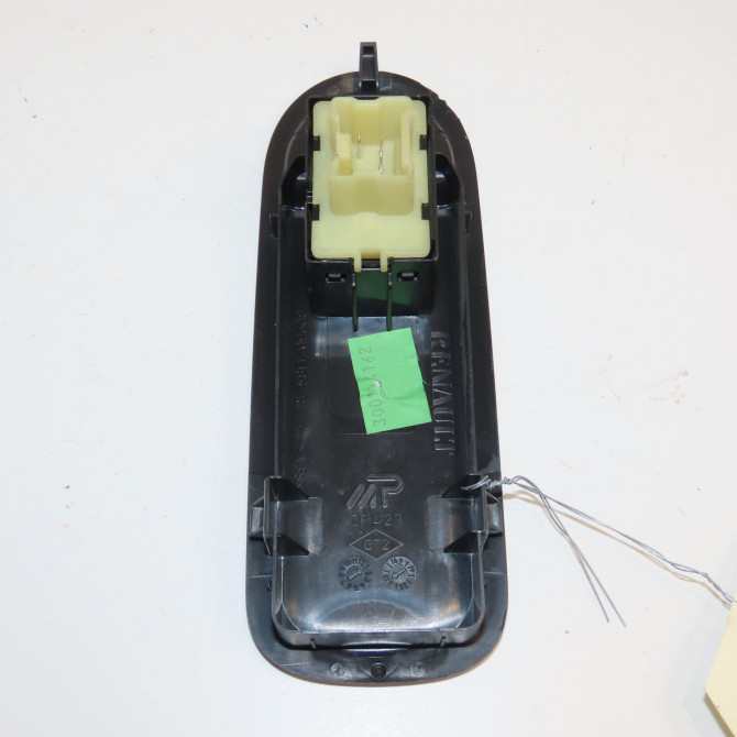 Commande lève-glace porte avant droite occasion DACIA DUSTER Phase 2 09-2013->... 1.5 DCI 110ch 2