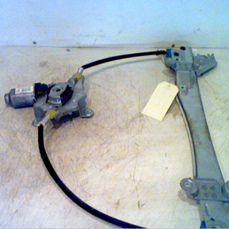 Mecanisme + moteur lève-glace avant droit occasion RENAULT TWINGO II Phase 1 06-2007->11-2011 1.2i 16v 75ch 8200384741