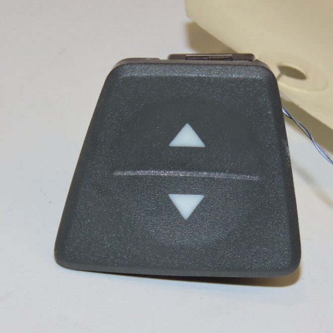 Commande lève-glace porte avant droite occasion FIAT PANDA II Phase 1 09-2003->12-2012 1.2i 60ch 735360837 1