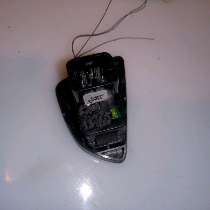 Commande lève-glace porte avant droite occasion FORD KA II Phase 1 10-2008->... 1.2i 69ch 1571470 3