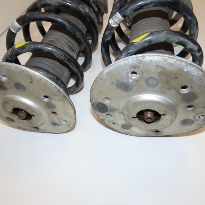 Amortisseur avant droit occasion  LR024442 2