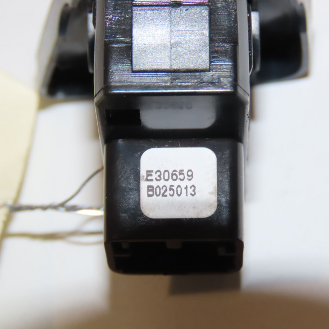 Commande lève-glace porte avant droite occasion FORD KA II Phase 1 10-2008->... 1.3 TDCI 75ch 1571470 3