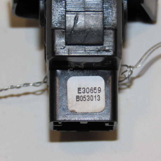 Commande lève-glace porte avant gauche occasion FORD KA II Phase 1 10-2008->... 1.3 TDCI 75ch 1571422 3