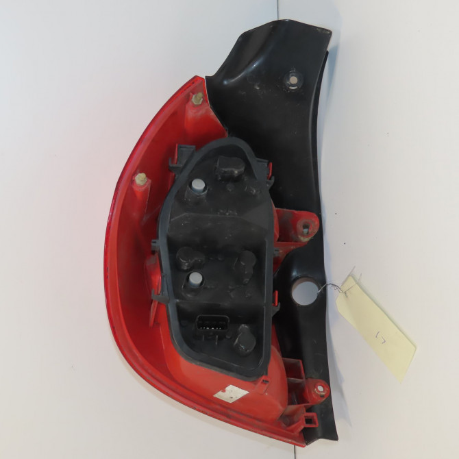 Feu arrière droit occasion RENAULT CLIO III Phase 1 09-2005->03-2009 1.5 DCI 85ch 8200459960 2
