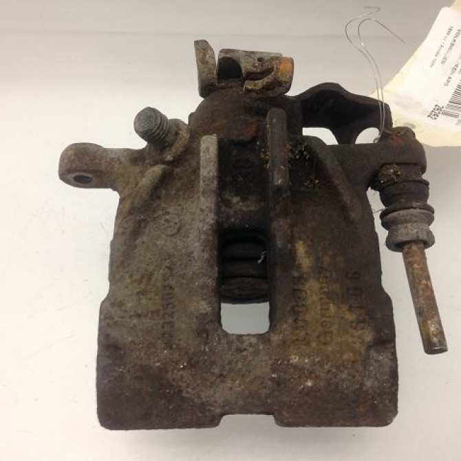 Etrier de frein arrière gauche occasion VOLKSWAGEN TRANSPORTER IV Phase 1 09-1990->03-1996 7D0615423B 1