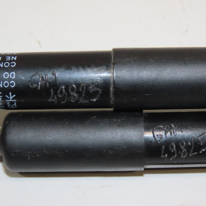 Verin droit hayon occasion TOYOTA YARIS III Phase 2 06-2014->... 1.5 100ch 689500W661 2