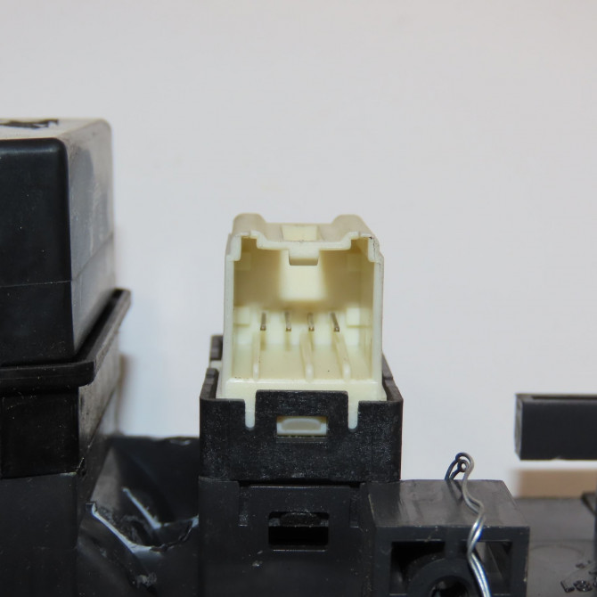 Commande lève-glace porte avant gauche occasion CHEVROLET CAPTIVA Phase 1 04-1995->04-1999 2.0 VCDI 127ch 96628538 3