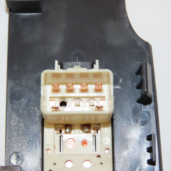 Commande lève-glace porte avant droite occasion CHEVROLET CAPTIVA Phase 1 04-1995->04-1999 2.0 VCDI 127ch 96628546 3