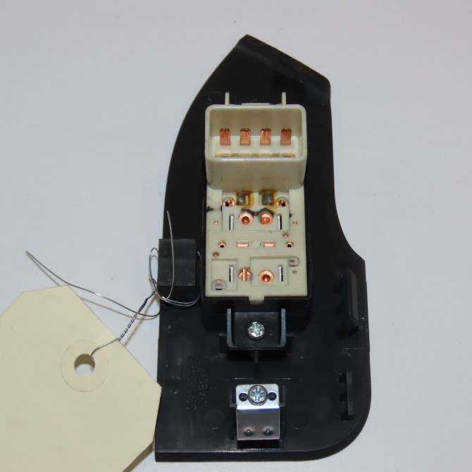 Commande leve-glace porte arrière droite occasion CHEVROLET CAPTIVA Phase 1 04-1995->04-1999 2.0 VCDI 127ch 96628550 2