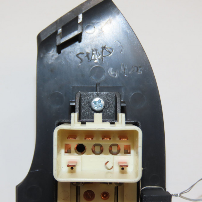 Commande leve-glace porte arrière gauche occasion CHEVROLET CAPTIVA Phase 1 04-1995->04-1999 2.0 VCDI 127ch 96628549 3