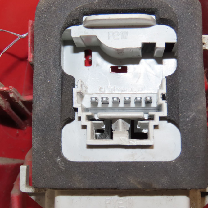 Feu arrière droit occasion RENAULT CLIO II Phase 2 06-2001->07-2006 1.5 DCI 65ch 265508391R 3