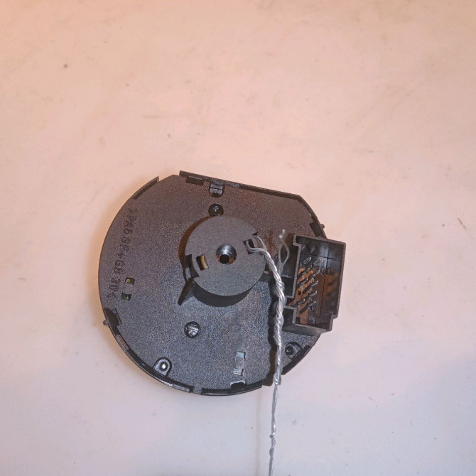 Interrupteur commande de phares occasion VOLKSWAGEN GOLF VI Phase 1 10-2008->04-2013 1.4 TSI 16v 122ch 5K0953513N9B9 2