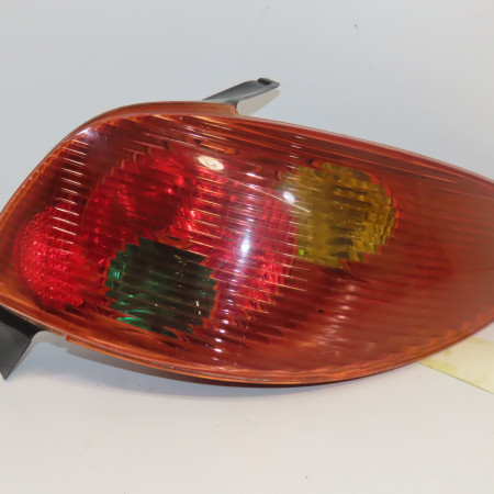 Feu arrière droit occasion PEUGEOT 206 Phase 1 09-1998->03-2009 1.6i 16v 6351S0
