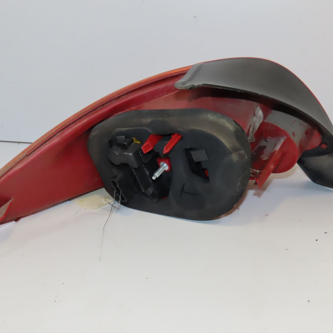 Feu arrière droit occasion PEUGEOT 206 Phase 1 09-1998->03-2009 1.6i 16v 6351S0 2