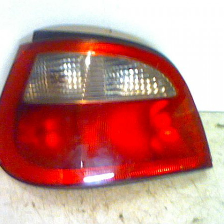 Feu arrière gauche occasion RENAULT MEGANE I Phase 1 11-1995->03-1999 1.9 DTI 7700428320