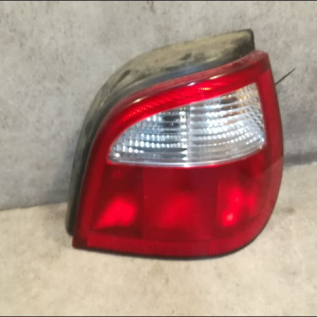 Feu arrière droit occasion RENAULT MEGANE I Phase 2 03-1999->06-2003 1.4 16v 7700428321