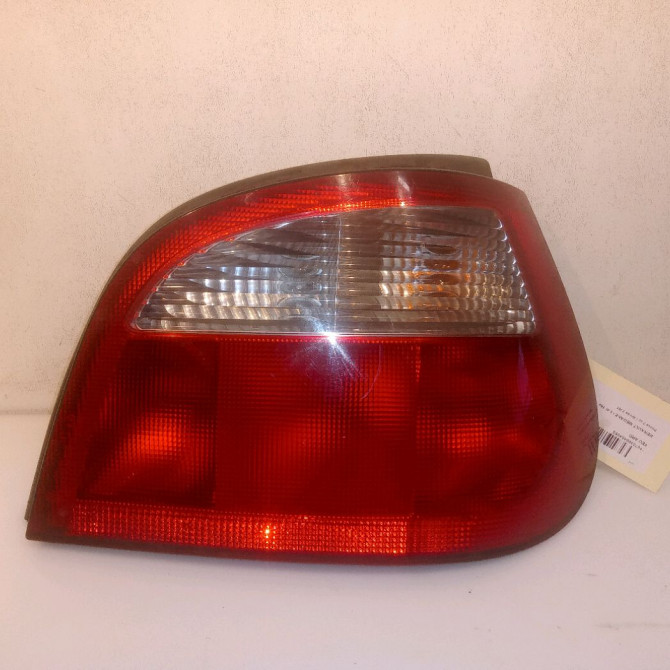 Feu arrière droit occasion RENAULT MEGANE I Phase 2 03-1999->06-2003 1.4i 16v 7700428321 1