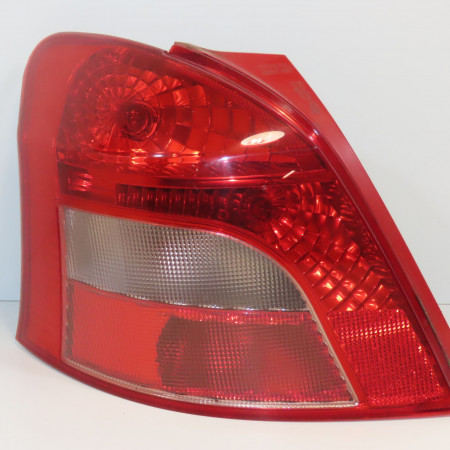 Feu arrière gauche occasion TOYOTA YARIS II Phase 1 12-2005->11-2009 1.3 VVT-i 815610D110