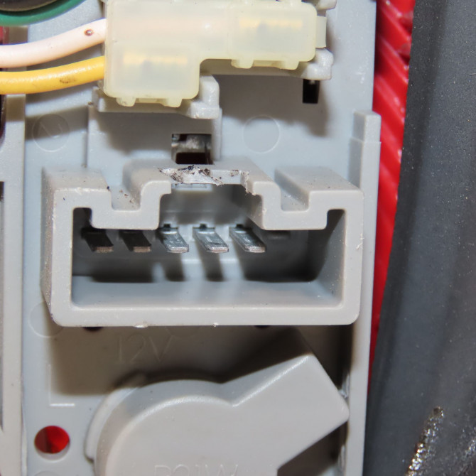 Feu arrière gauche occasion TOYOTA YARIS II Phase 1 12-2005->11-2009 1.3 VVT-i 815610D110 3