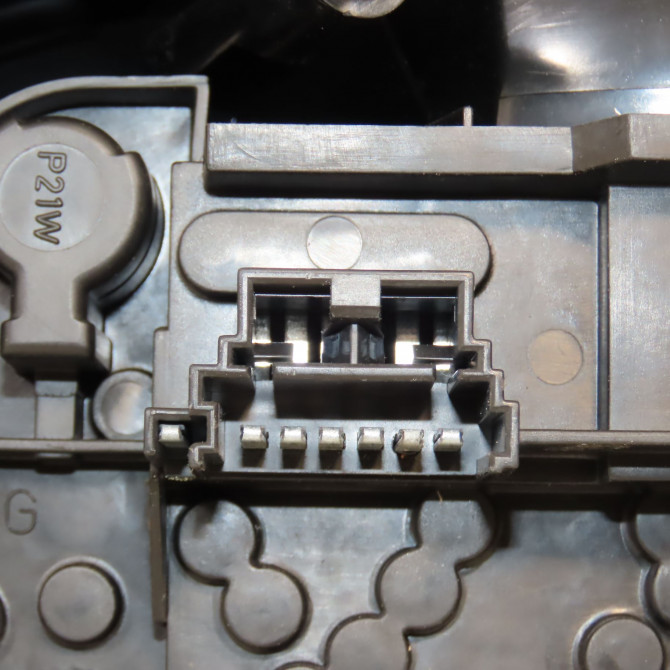 Feu arrière gauche occasion RENAULT MEGANE I Phase 2 03-1999->06-2003 1.4 16v 7700428320 3