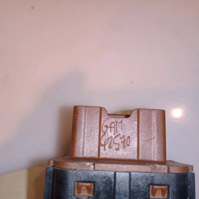 Commande lève-glace porte avant gauche occasion RENAULT CAPTUR Phase 1 02-2013->... 1.5 DCI 90ch 254112588R 4