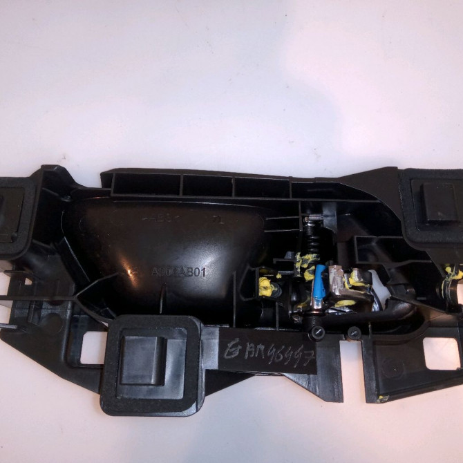 Poignee int porte avg occasion CITROEN DS3 98201553VV 2