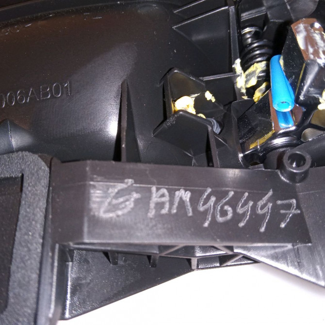 Poignee int porte avg occasion CITROEN DS3 98201553VV 3