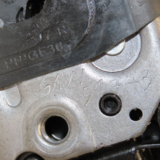 Serrure porte avd occasion  9844412180 7